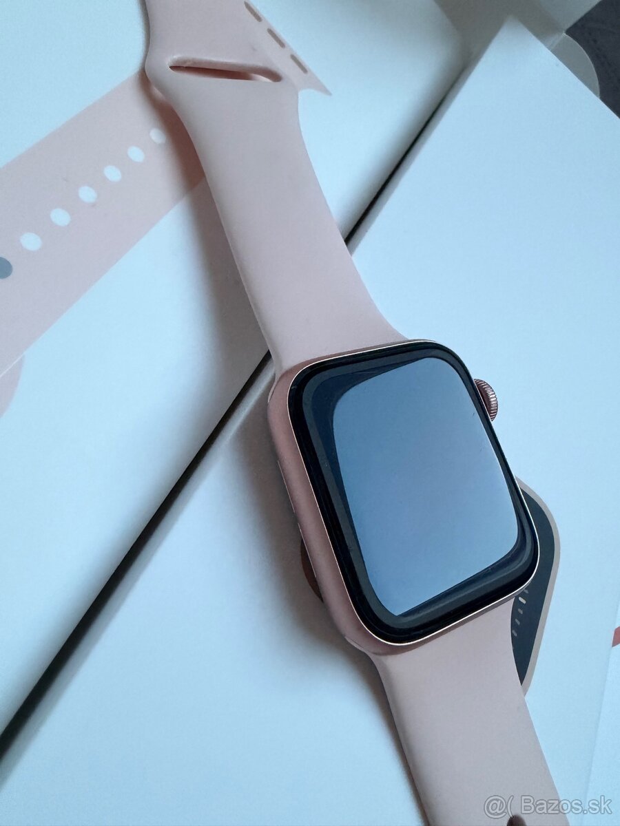 Apple Watch SE - 5