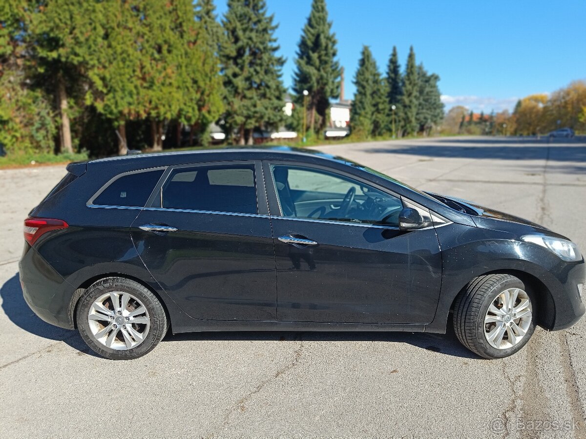 Hyundai i30 Combi 1.6 CRDi Premium – výborný stav, nová STK - 5