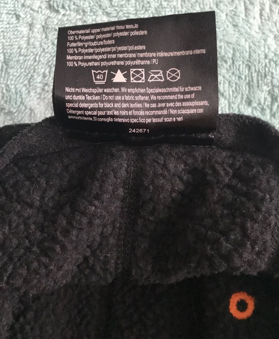 Čierna flísová šiltovka - 5