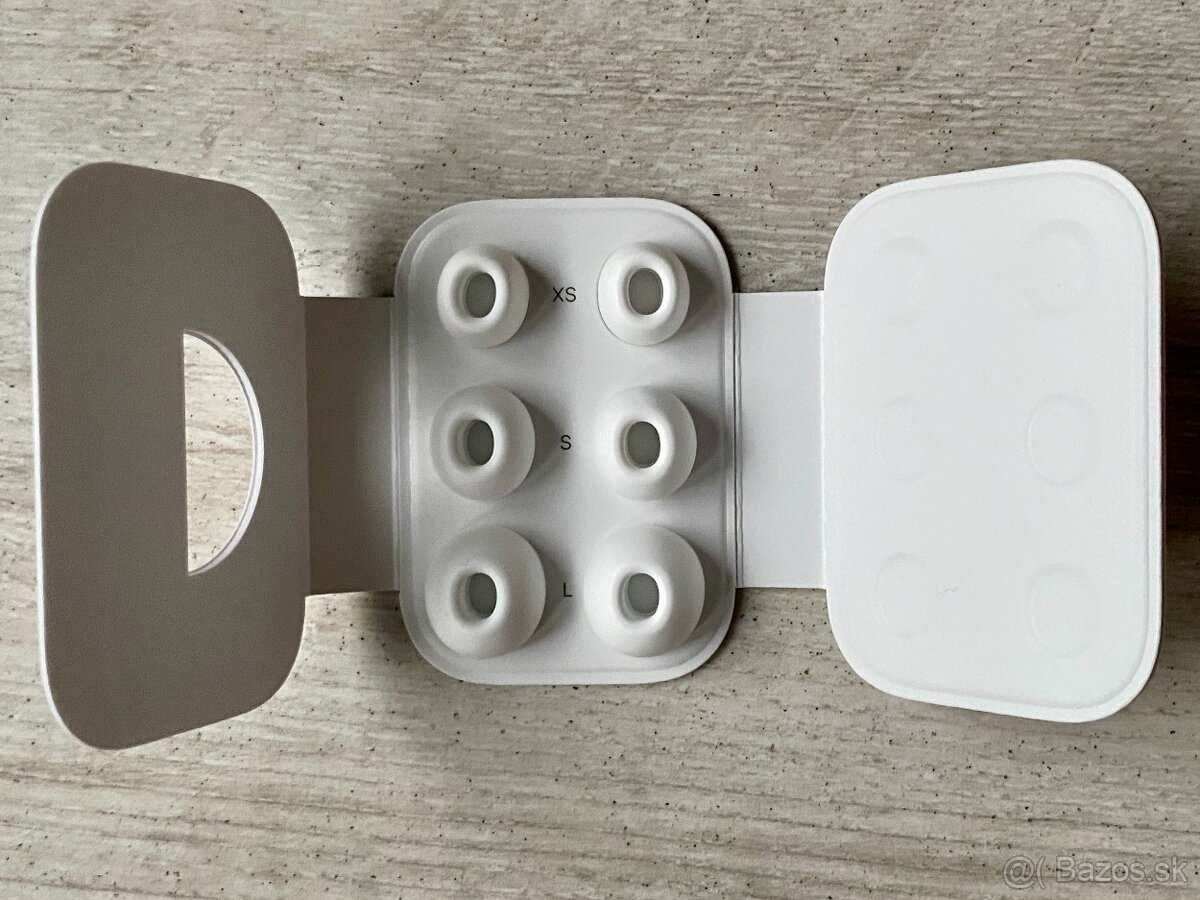 Apple AirPods Pro 2 (2nd generation) Lightning port case - 5