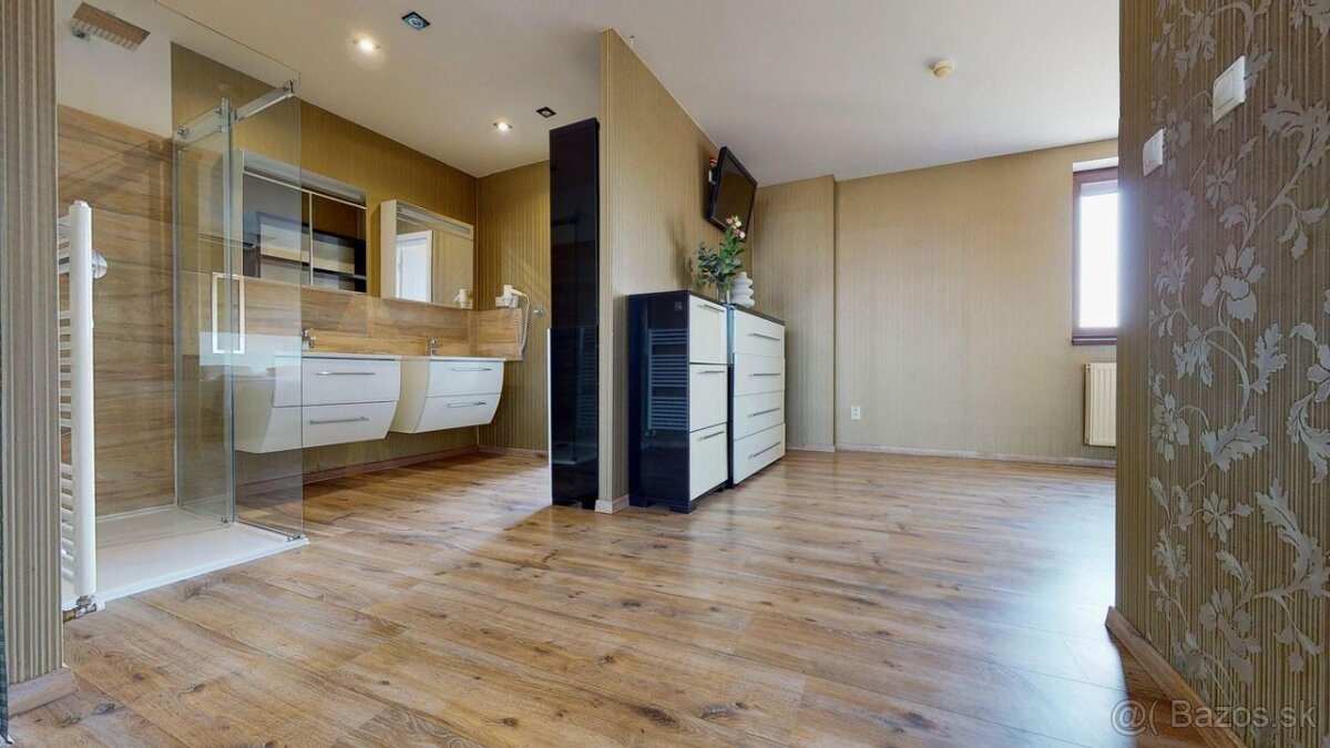 Prenájom luxusný apartmán v centre Nitry, terasa 70 m2 - 5