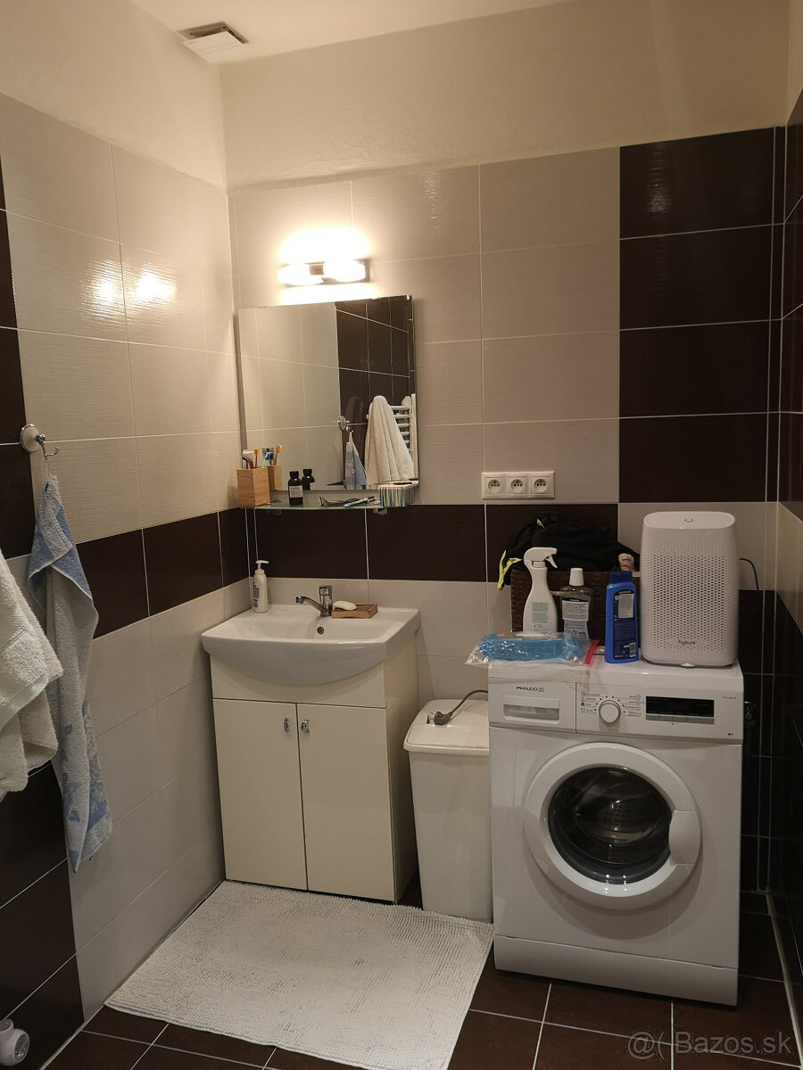 2kk Hlohovec, Železničná - 5