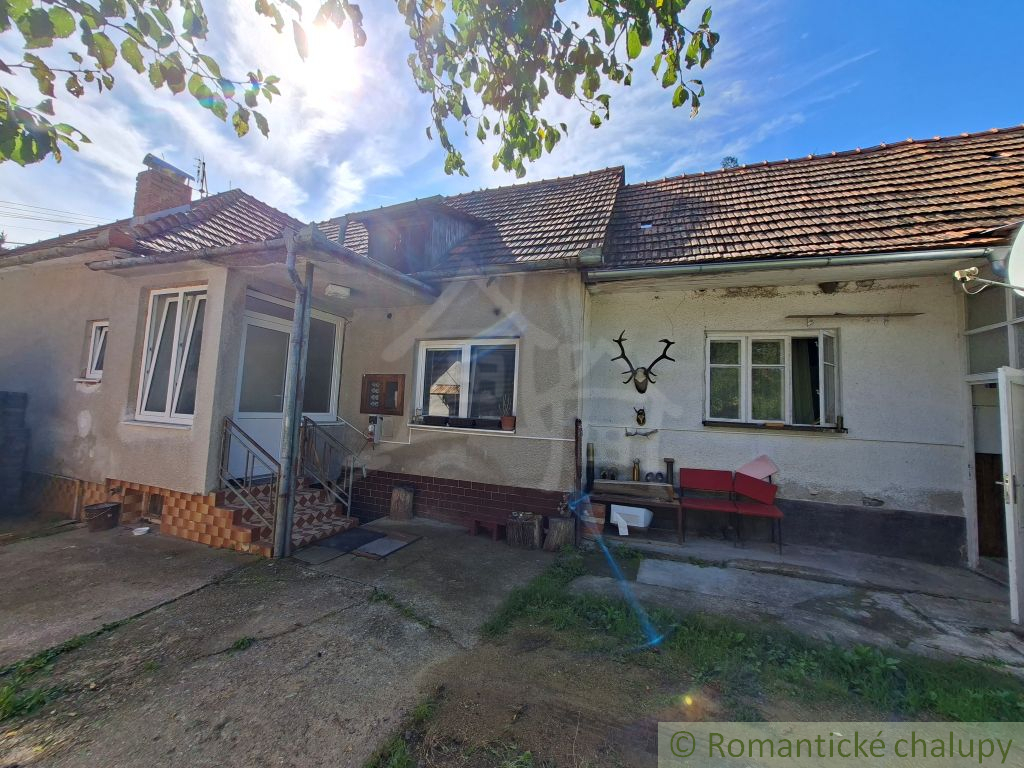 Dva rodinné domy za cenu jedného v obci Zlatno - 5