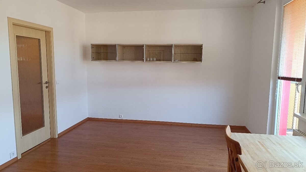 Prenájom slnečného 3i bytu v NMnV - Hájovky - 72 m² - 5