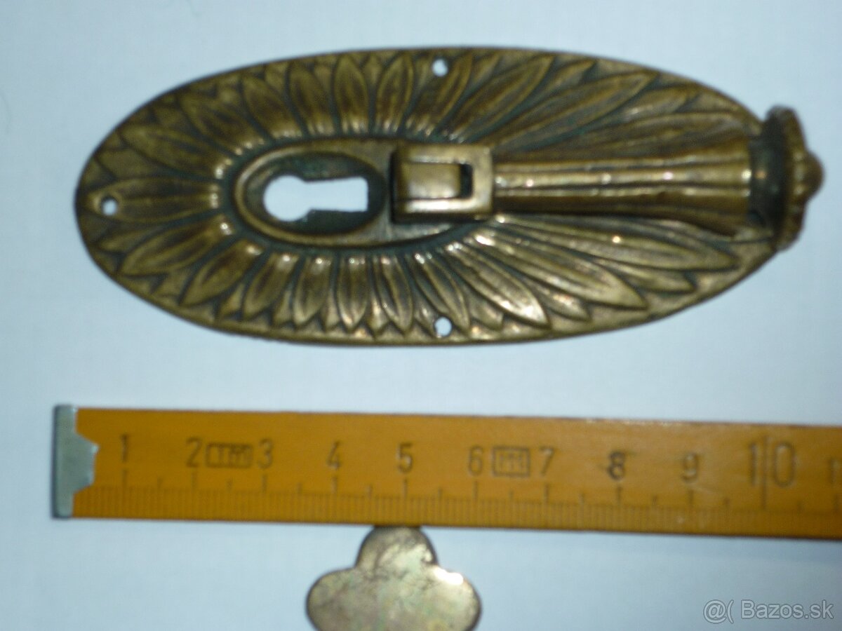 Starý mosadzný štítok. - 5