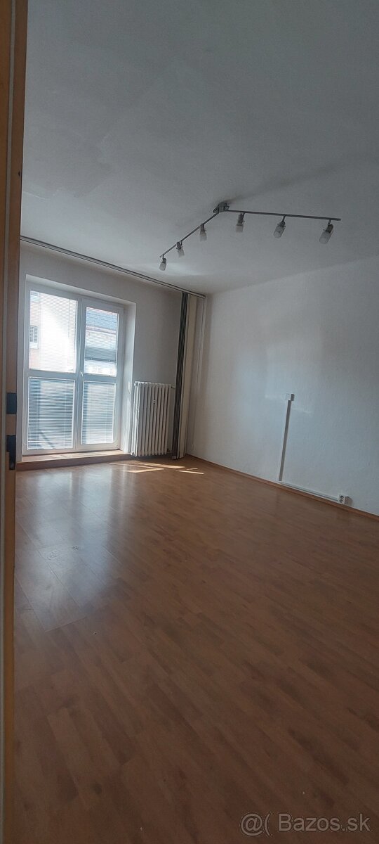 5 PRECHODOVÝCH KANCELÁRIÍ - 5