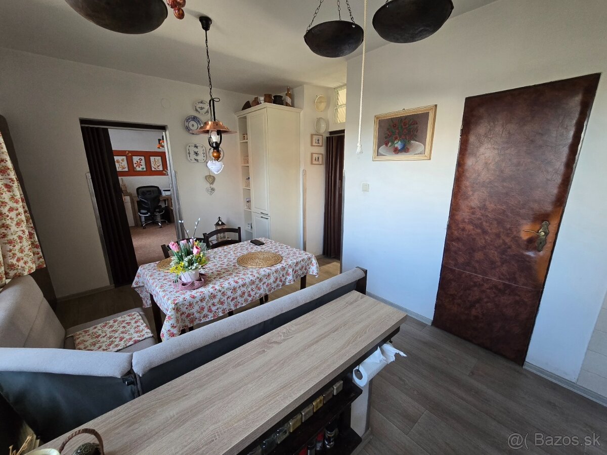 Rodinný dom zo záhradou - zĺava, v obci Kopčany - 5