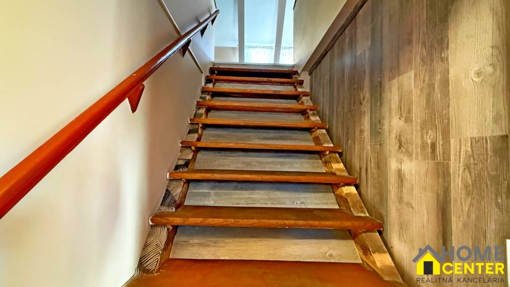 Prenájom kancelárskeho priestoru v Komárne – výhodná ponuka - 5