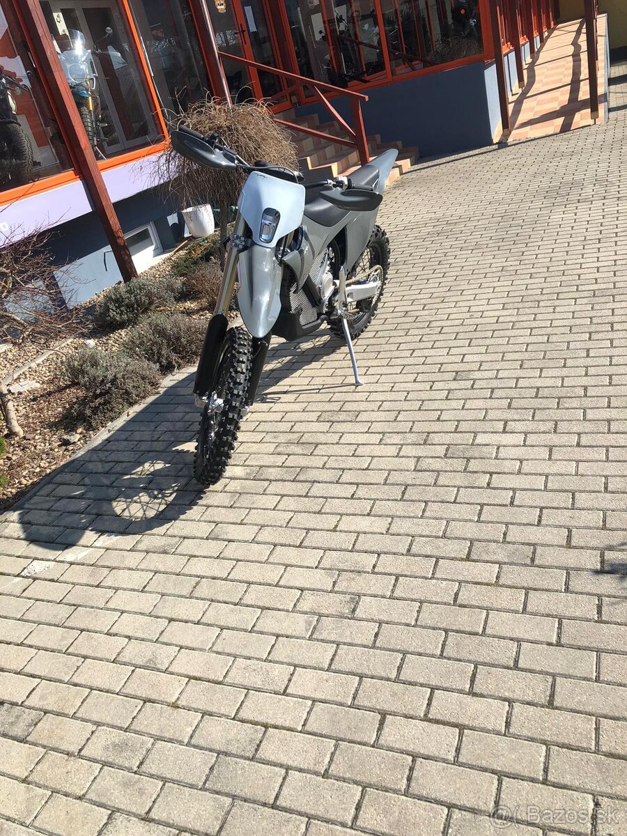 STARK VARG SM (Supermoto) - "Alpha 80HP" 12999 - 5
