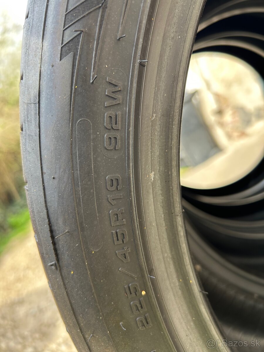 Dunlop SportMaxx 225/45/19”-92W - 5