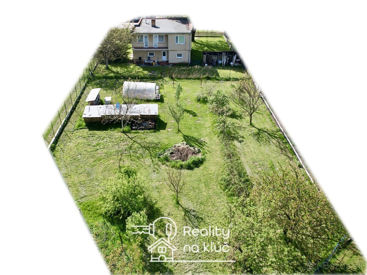 Na predaj dvojgeneračný poschodový rodinný dom - Komjatice - 5