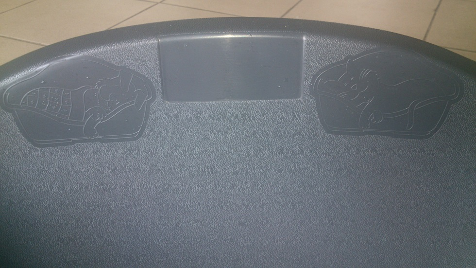 NOVÝ plastový pelech s poduškou + deka (iba osobný odber) - 5