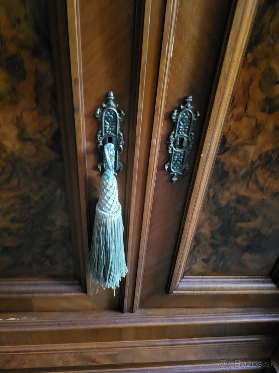 Starožitná skriňa - 5