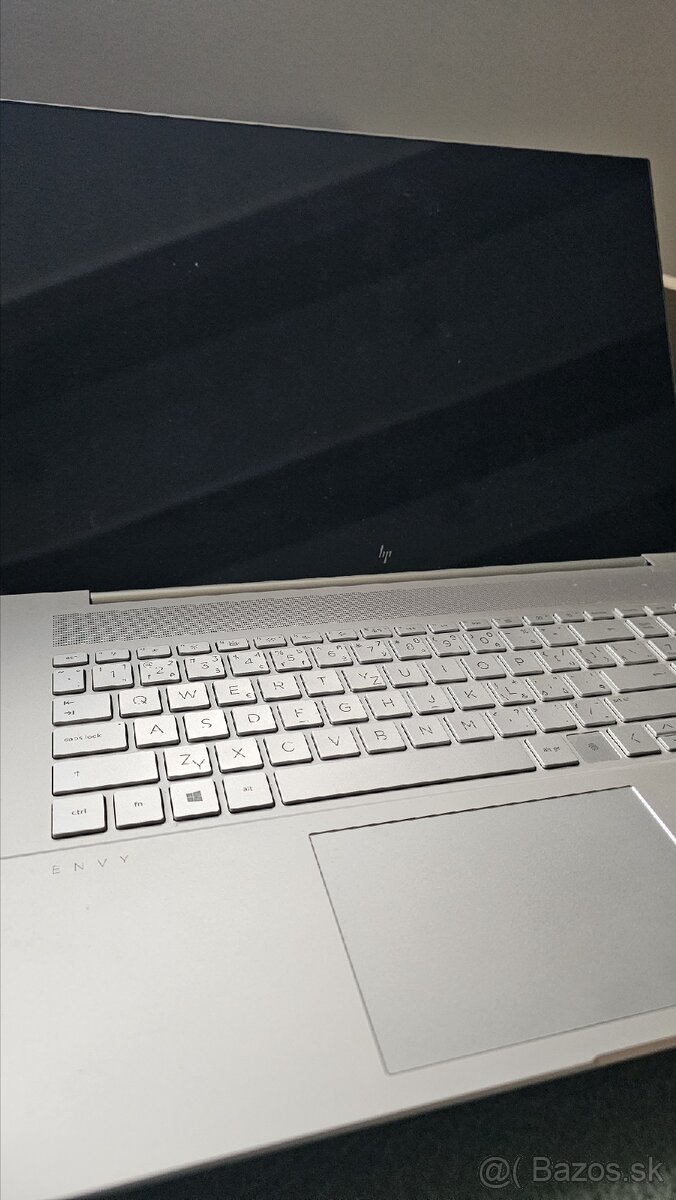 HP ENVY 17 - 5