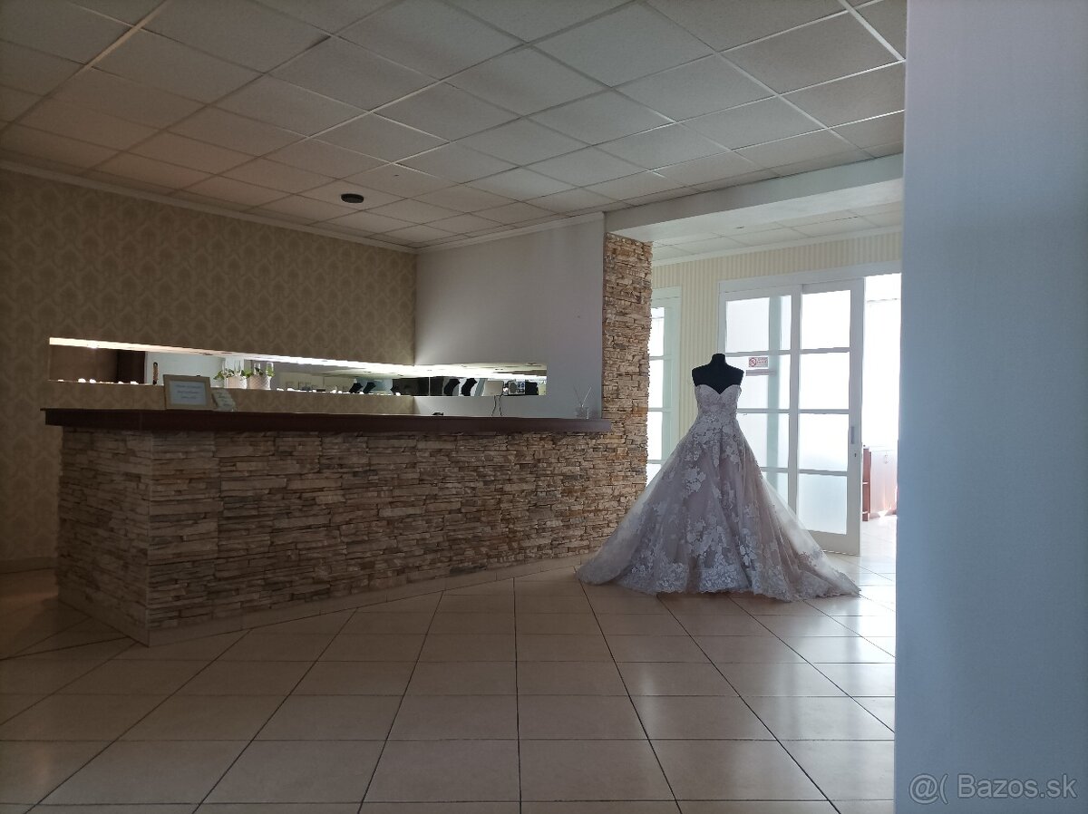 Predám zabehnutý svadobný salón - 5