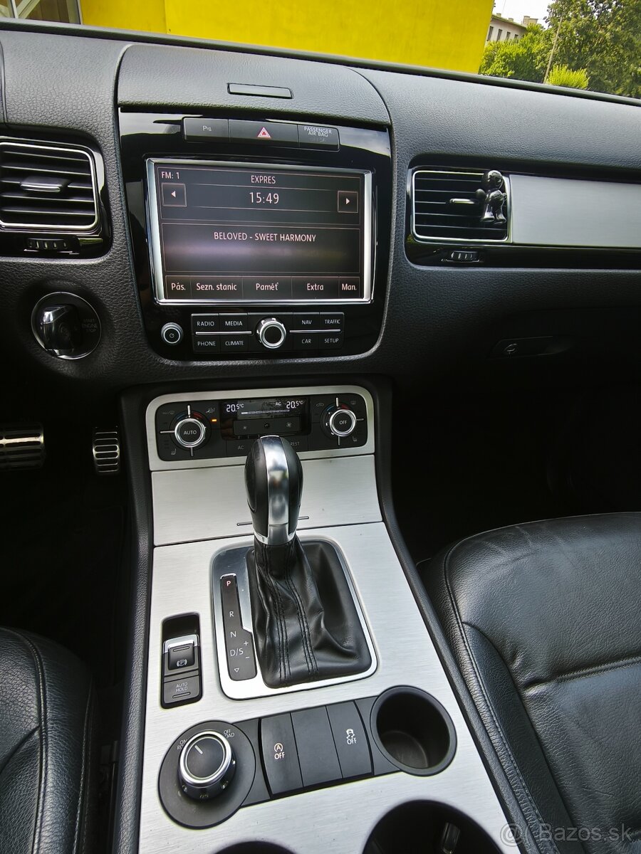 VW TOUAREG 3,0tdi 4x4-PANORAMA-TAZNE-KOŽA - 5