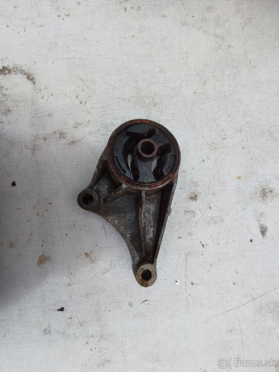 Opel Astra 1.7 CDTI - Držiak motora - 5