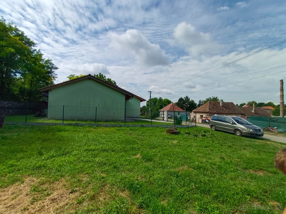 Predáme menší stavebný pozemok - 451 m2 - obec Báb - 5