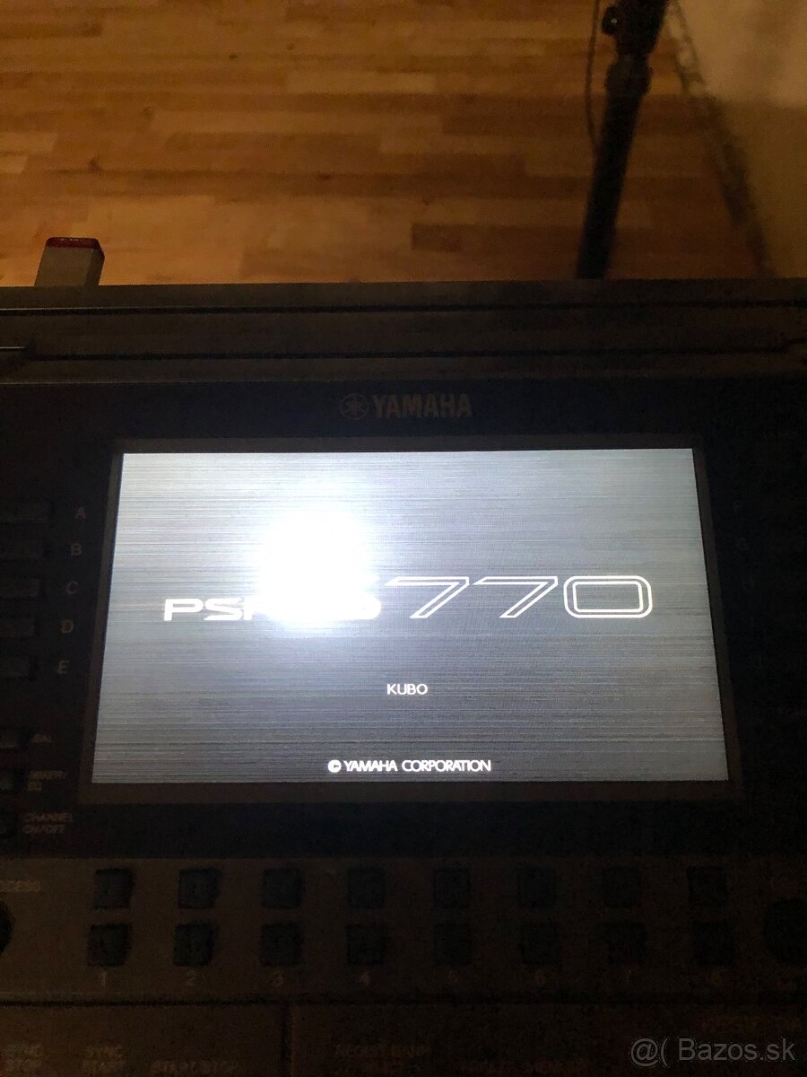 YAMAHA PSR S770 - 5