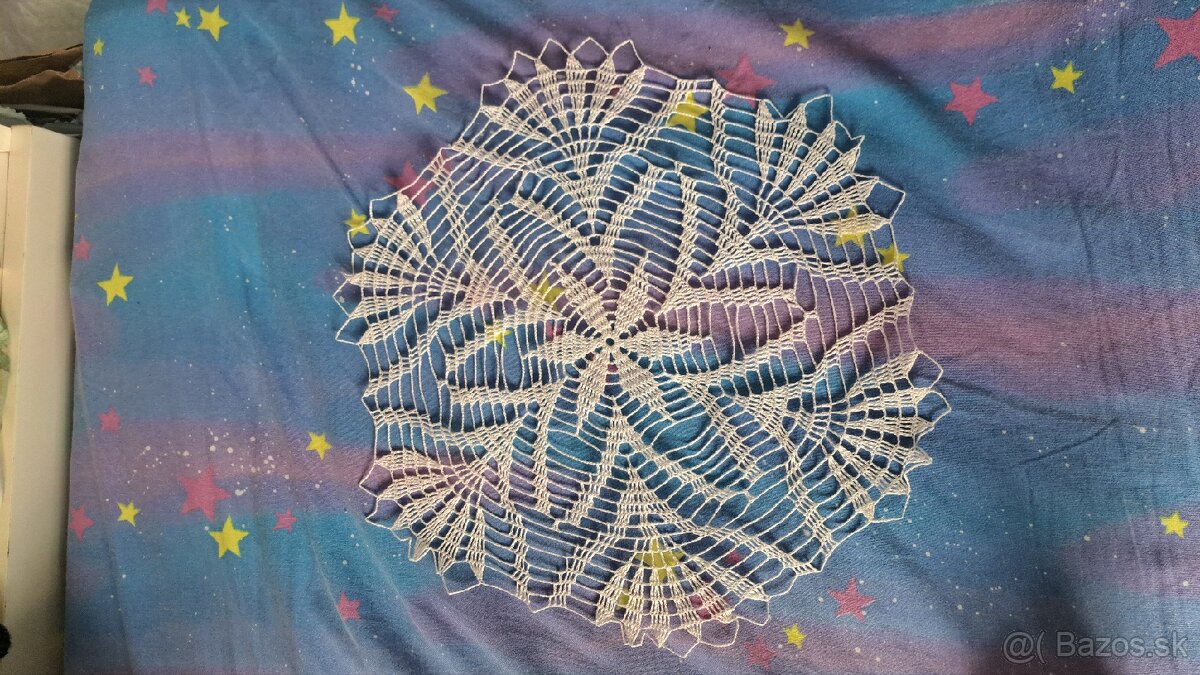 Rôzne ručne háčkované ozdobné obrusy - 5