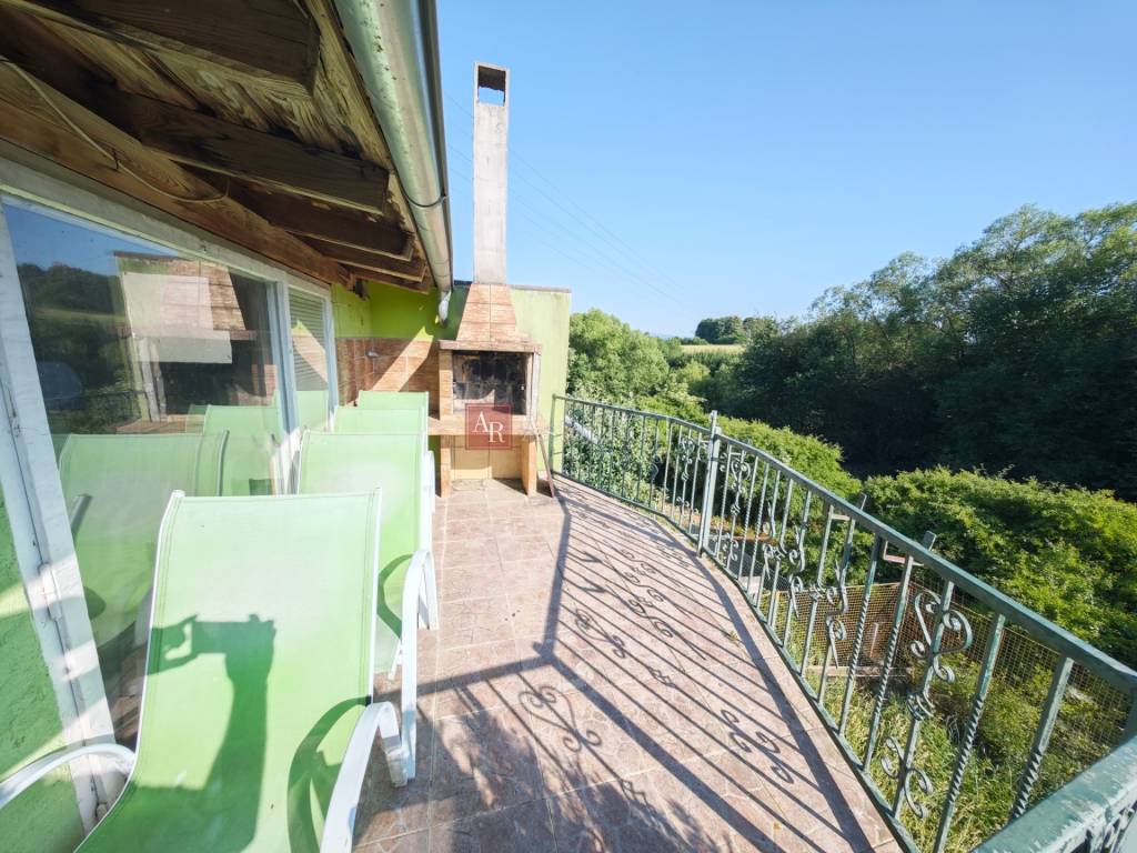 PREDAJ:DOM (CHALUPA) zastavaná plocha 400m2 vrátane Terasy - - 5