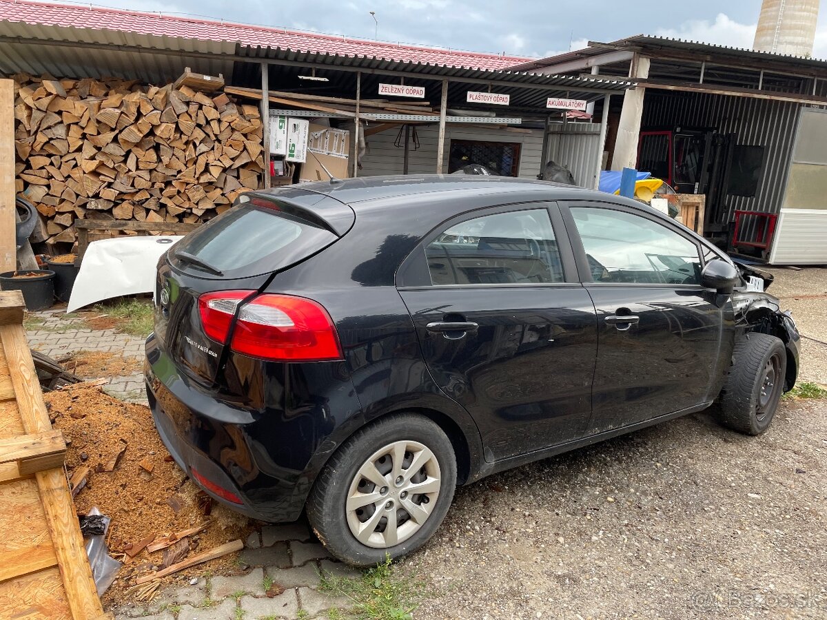 Rozpredam kia rio - 5