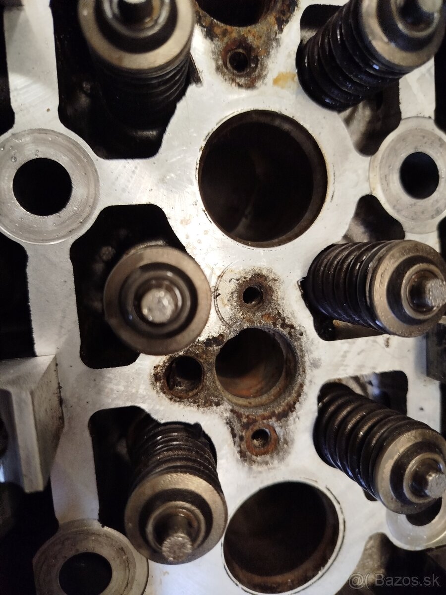 Hlava Motora Renault 2,5dti 107kw - 5