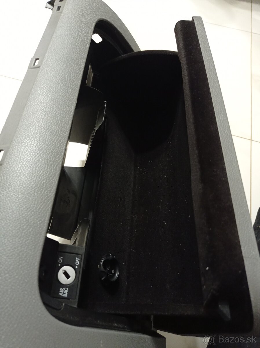 Odkladacia skrinka spolujazdca Golf 5 - 5