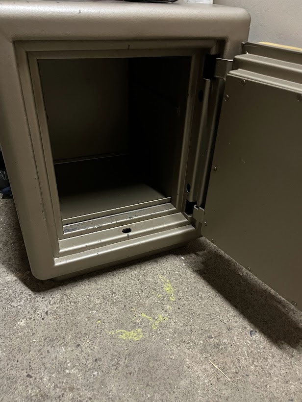 Predám trezor Safetronics - 5