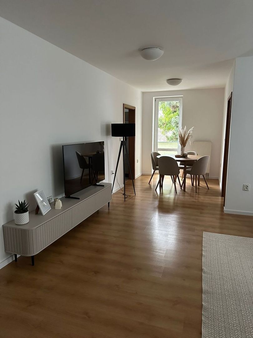 Svetlý 3i byt s terasou, záhradou a bazénom – Staré Mesto TO - 5