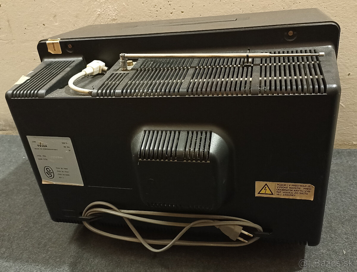 Starý retro televizor Tesla Color 332 (4332A) s ovladačom - 5
