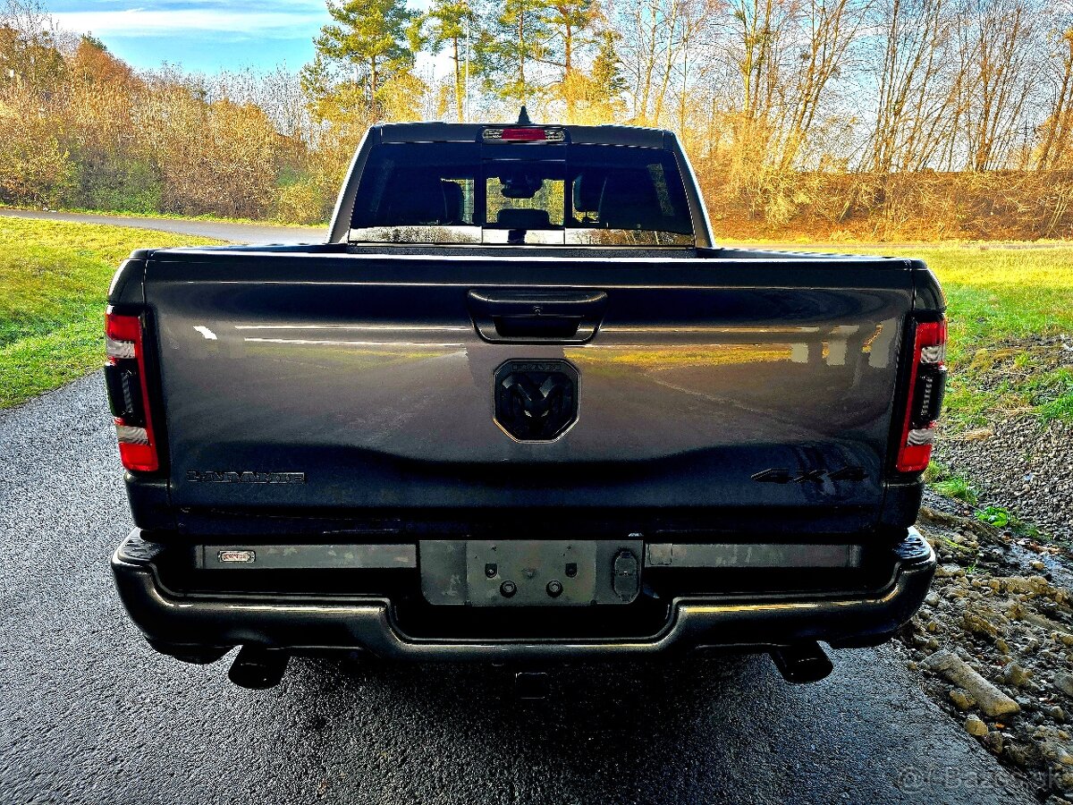 Ram 1500 5,7 HEMI, r. 2021,ODPOČET DPH, EL. PRAHY, PANORAMA