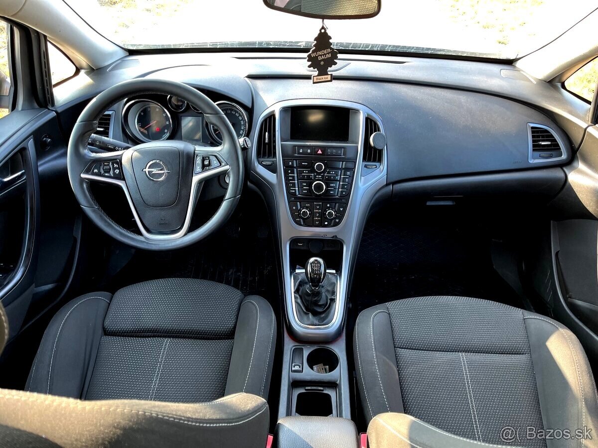 Opel Astra 1.6 kombi, r.v.2015 - 5