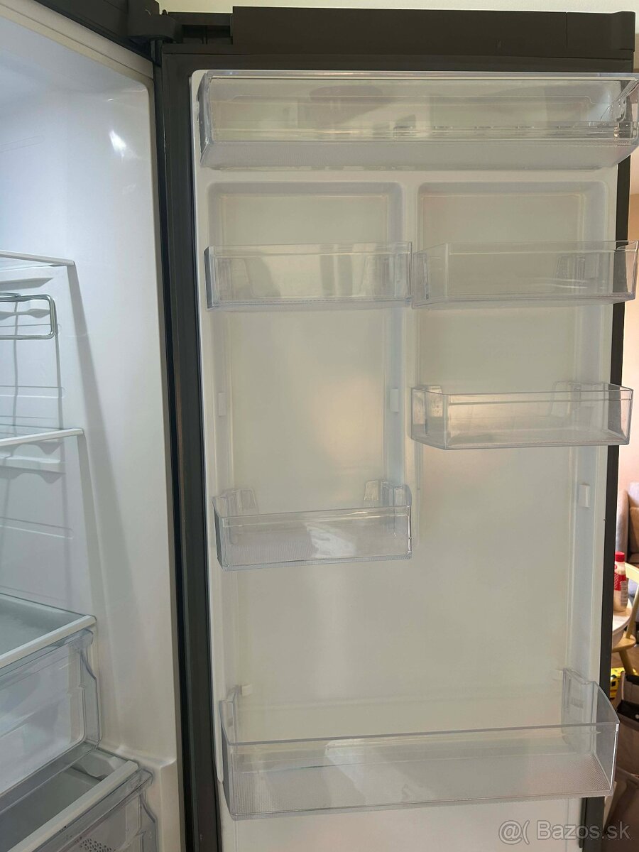 Chladnička Samsung čierna 353l - 5