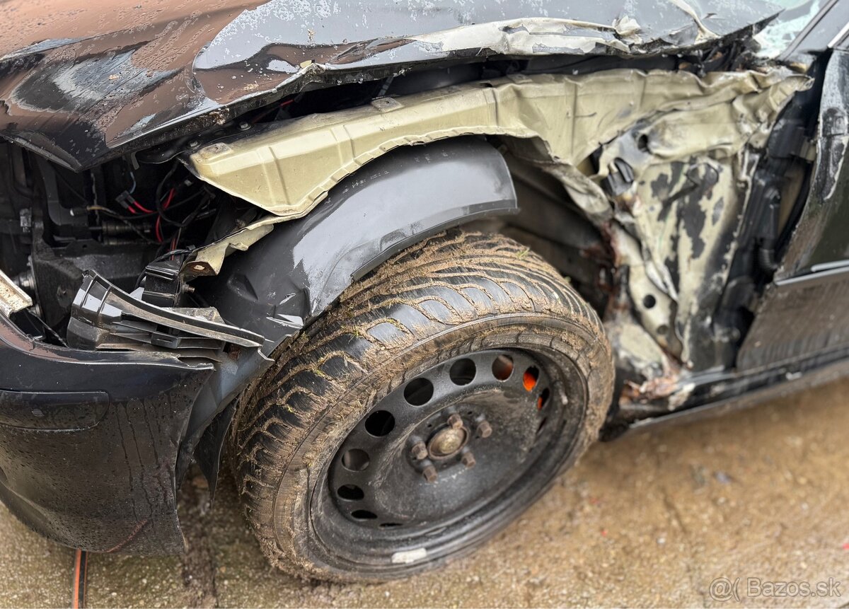 Rozpredám bmw e46 330d touring - 5