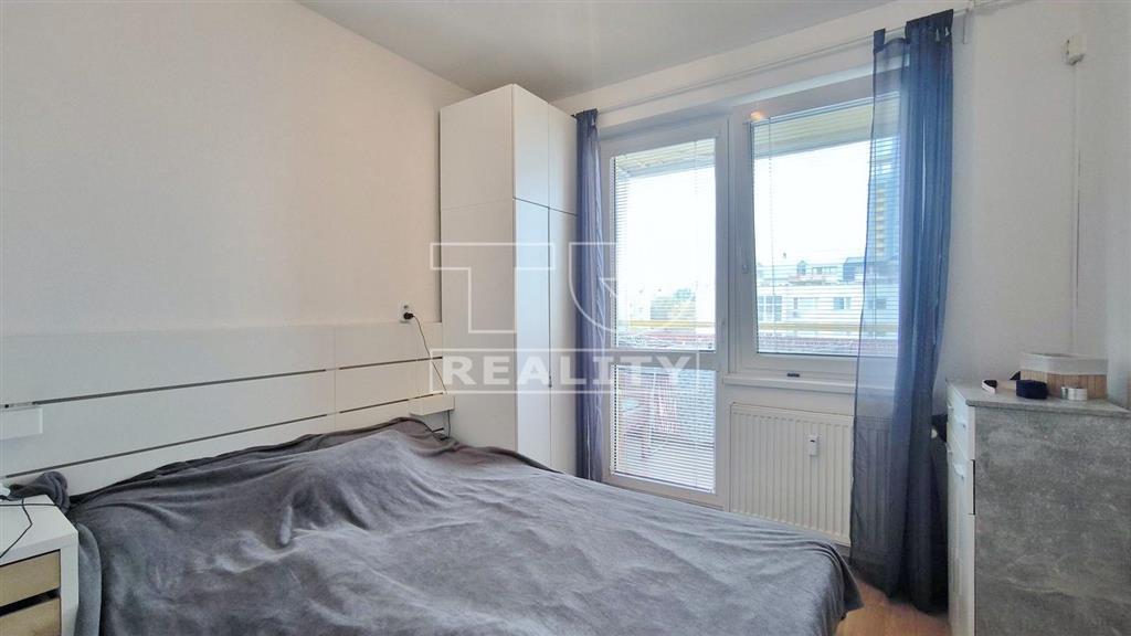 Praktický 2-izbový byt • loggia s výhľadom do... - 5