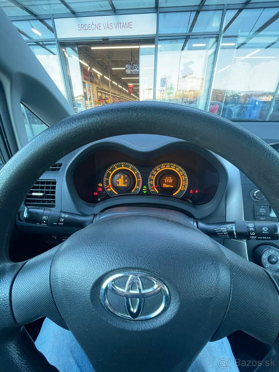 Predám Toyota Auris 1.6 Benzín - 5