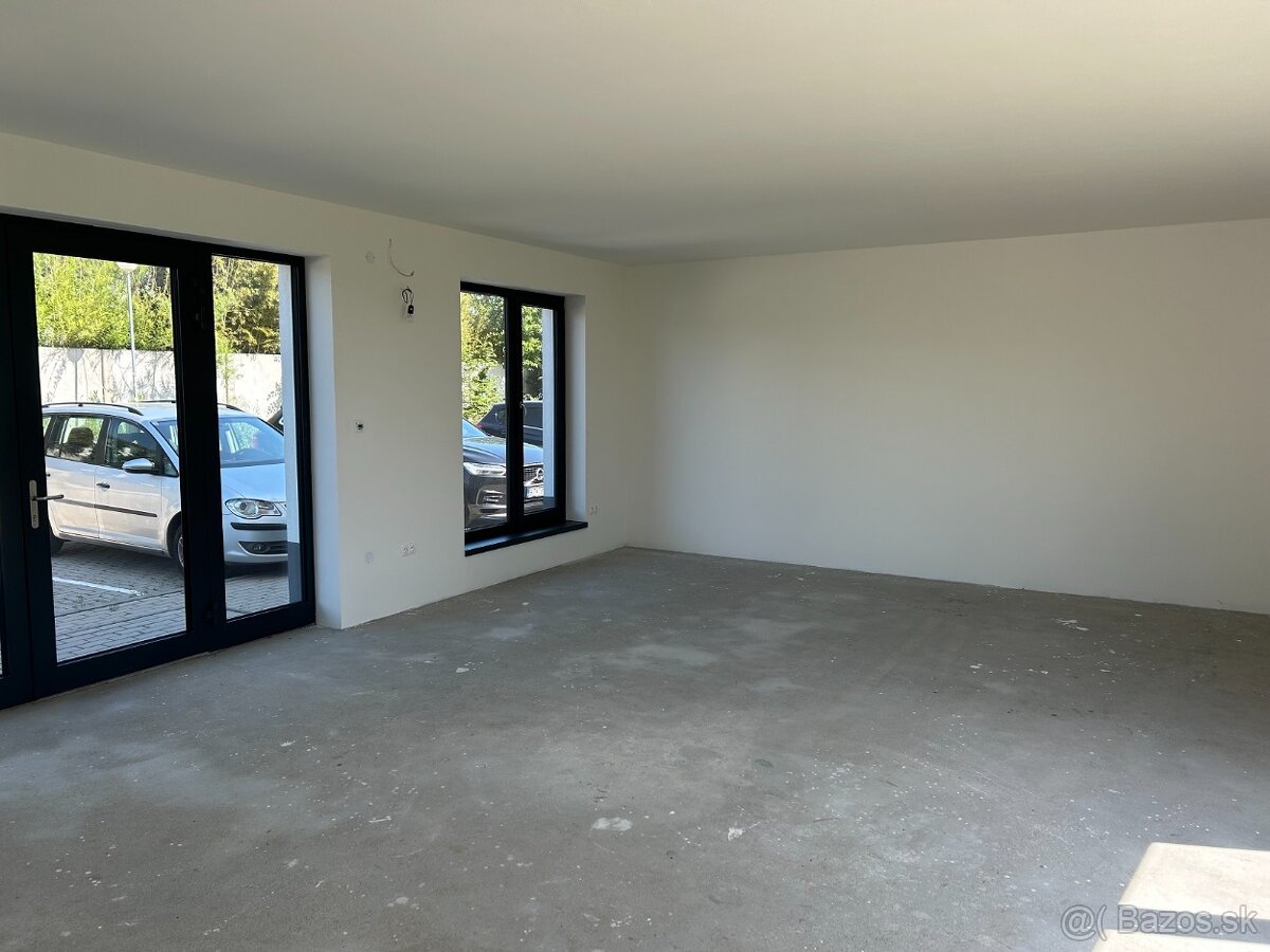 Objekt na bývanie aj podnikanie v Senci - 5