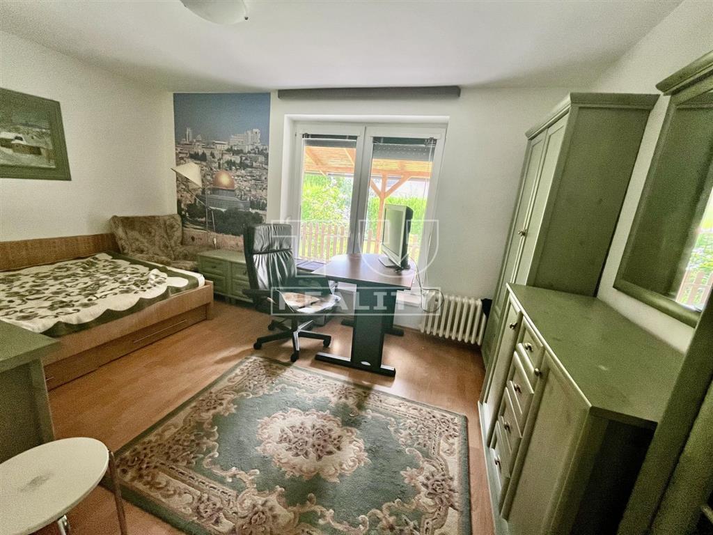 Na predaj veľký rodinný dom s tromi kúpeľňami pri Malom... - 5