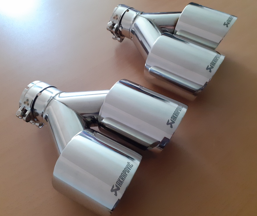 Nerezová univerzálna leštená koncovka výfuku Logo Akrapovič