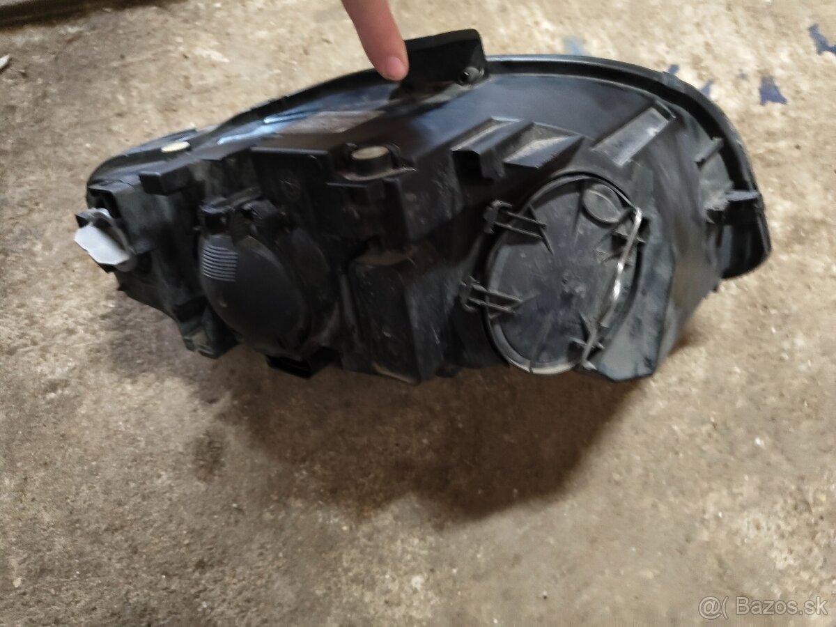 Ľavé predné halogénové svetlo Audi A4 B7 - 5