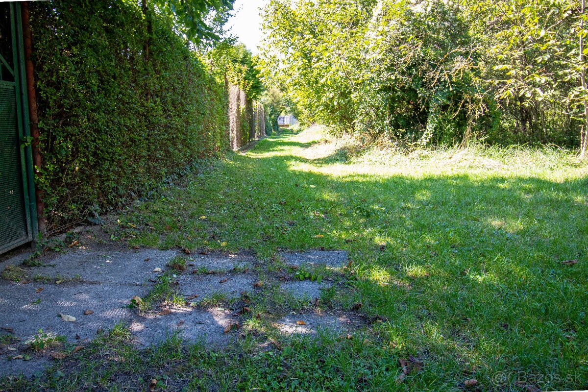 Víkendový domček a záhrada v Bratislave - 5