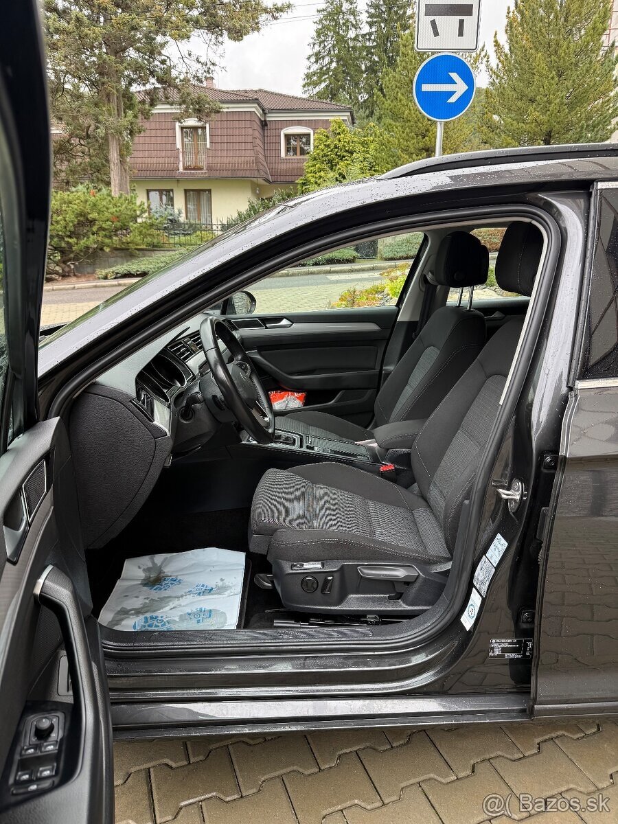 Volkswagen Passat Variant 2.0 TDI EVO Elegance DSG - 5