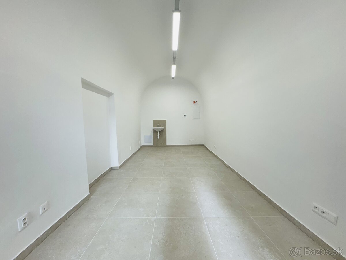 Obchodné priestory na prenájom 20 m², centrum Žiliny, Ma - 5