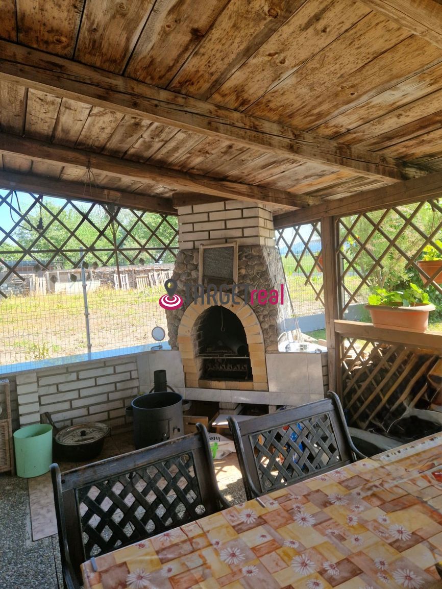 NA PREDAJ – Rodinný dom s veľkým pozemkom a dvomi bytovými j - 5