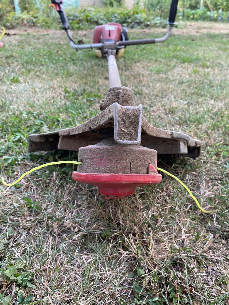 Krovinorezy Grizzly a Stiga - 5