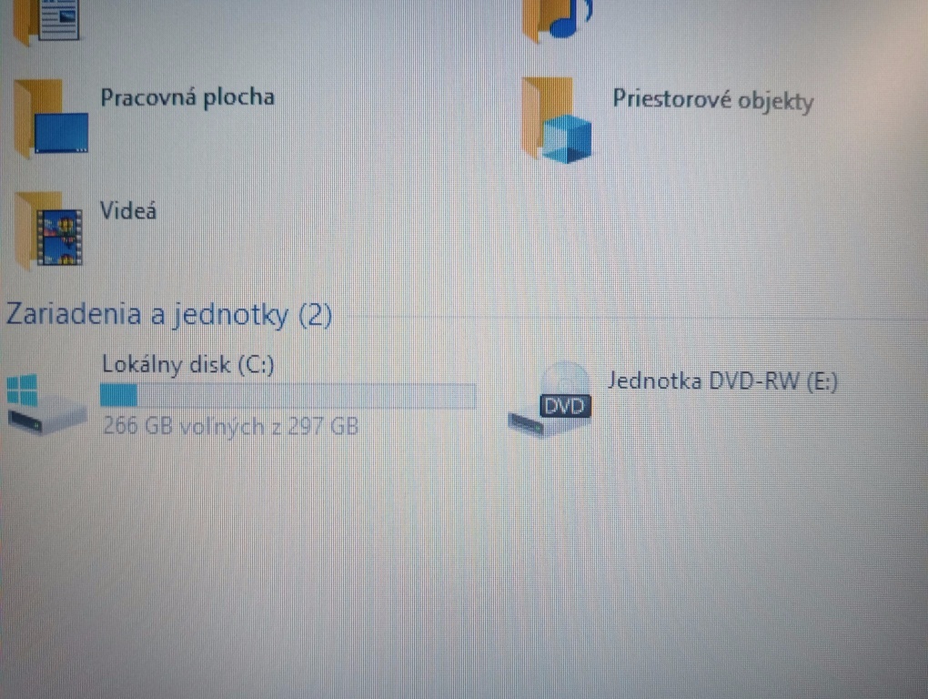 MEDION AKOYA E7226 ,WINDOWS 10,bez baterky , 17,3"displej - 5