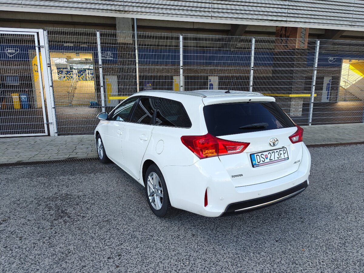 Toyota Auris 2014. 1,4 diesel - 5