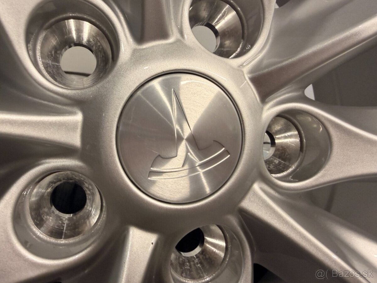 tesla model S zimní sada r19 pirelli dot2020 - 5