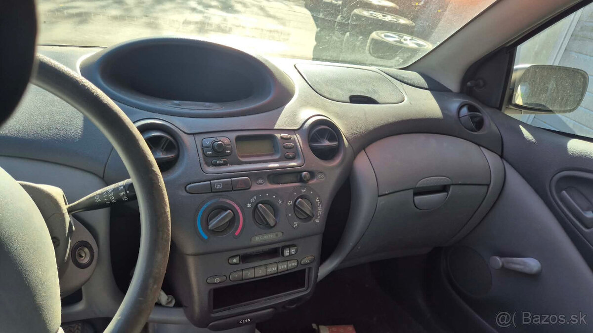toyota yaris 1,0i 50kw - 5